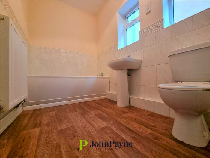 2 Bedroom Bungalow For Sale In Nuneaton Road, Bulkington, Bedworth, Warwickshire, CV12