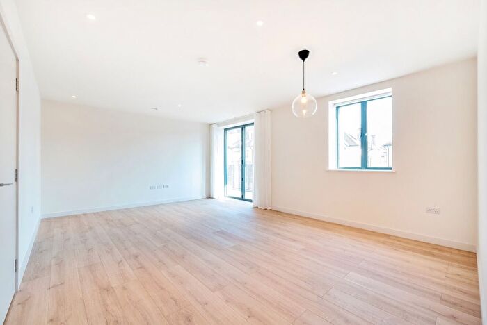 1 Bedroom Flat To Rent In Voss Court, London, SW16
