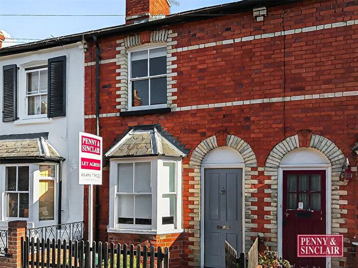 2 Bedroom Terraced House To Rent In Albert Road, RG9