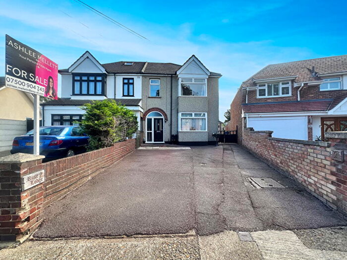 4 Bedroom Semi-Detached House For Sale In Chestnut Avenue, Grays, RM16