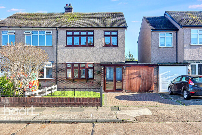 3 Bedroom Semi Detached House For Sale In Lakeside, Rainham, RM13