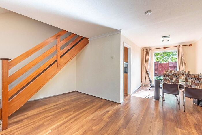 3 Bedroom Semi-detached House To Rent In Daintry Close, Harrow, HA3