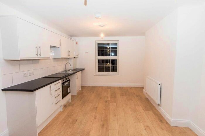 4 Bedroom Flat To Rent In Caledonian Road, London, N1