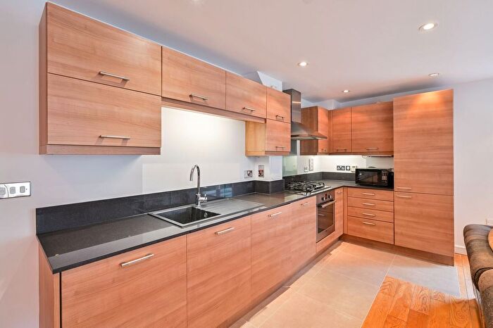 2 Bedroom Flat To Rent In Lytham Street, Bermondsey, London, SE17