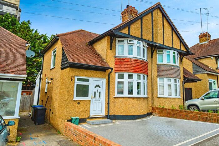 3 Bedroom Semi-Detached House For Sale In Cedar Walk, Hemel Hempstead, HP3