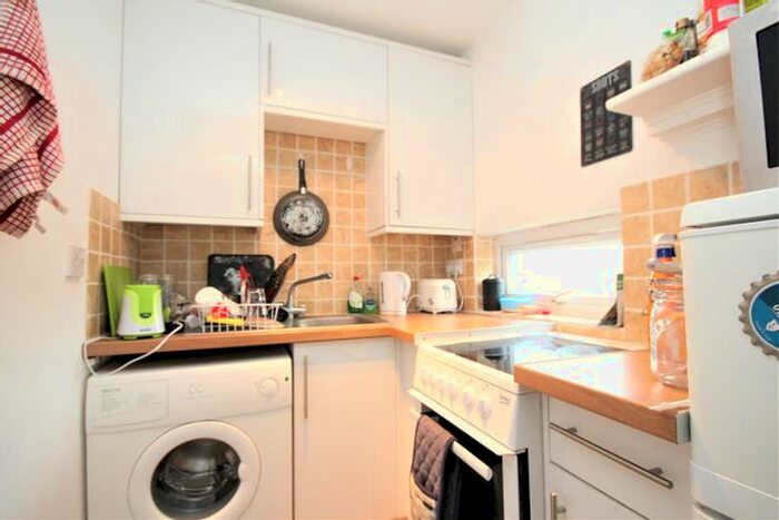 1 Bedroom Flat To Rent In Colburn Crescent, Guildford, GU4
