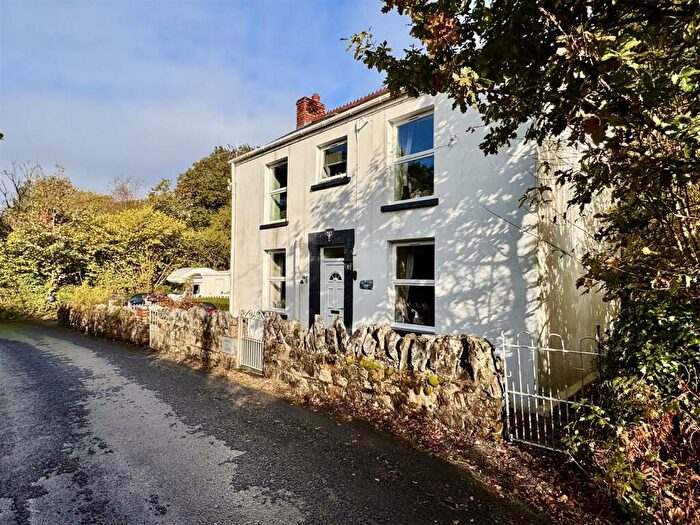 3 Bedroom Detached House For Sale In Llandeilo Road, Garnant, Ammanford, SA18