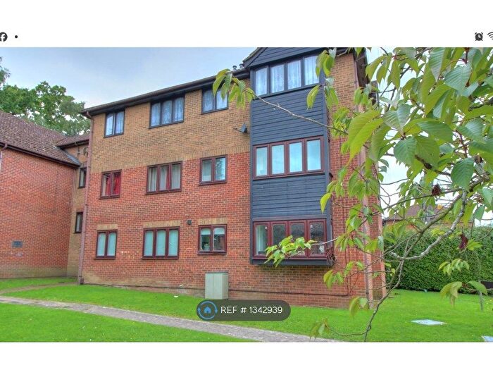 2 Bedroom Flat To Rent In Nursery Gardens, Chandler's Ford, Eastleigh, SO53