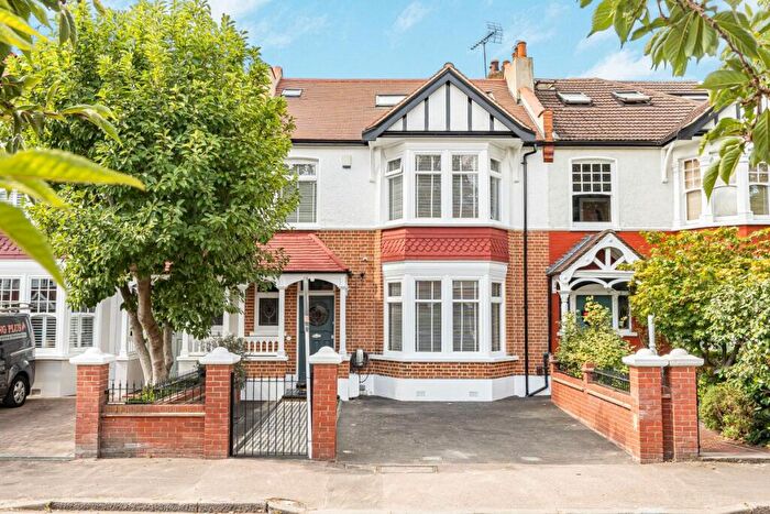 6 Bedroom Terraced House For Sale In Windsor Road, Wanstead, E11