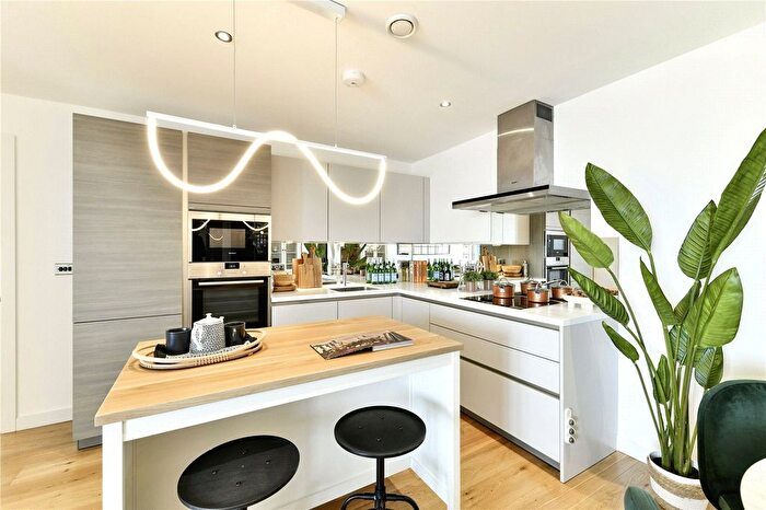 2 Bedroom Flat For Sale In Glenthorne Road, London, W6