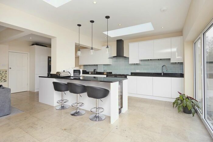 5 Bedroom Flat To Rent In Higher Drive, Purley, CR8
