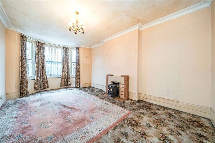 3 Bedroom Flat For Sale In Brixton Road, Stockwell, SW9