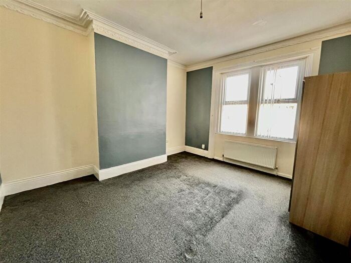 3 Bedroom Flat To Rent In Raby Street, Gateshead, NE8