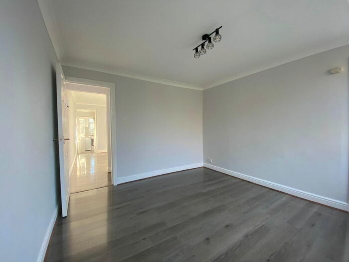 1 Bedroom Flat To Rent In Bells Hill, Barnet, EN5