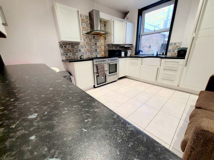 5 Bedroom Terraced House To Rent In Highfield Road, Sakford, M6