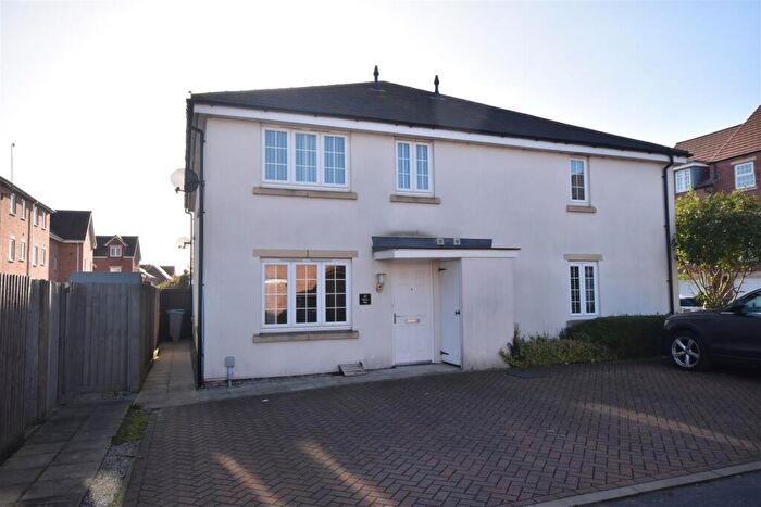 2 Bedroom Terraced House For Sale In Kings Sconce Avenue, Newark, NG24