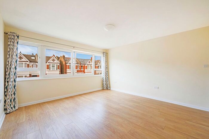 1 Bedroom Flat To Rent In South Park Road, SW19