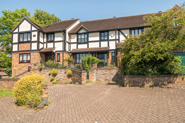 3 Bedroom Terraced House For Sale In The Chyne, Gerrards Cross, Buckinghamshire, SL9
