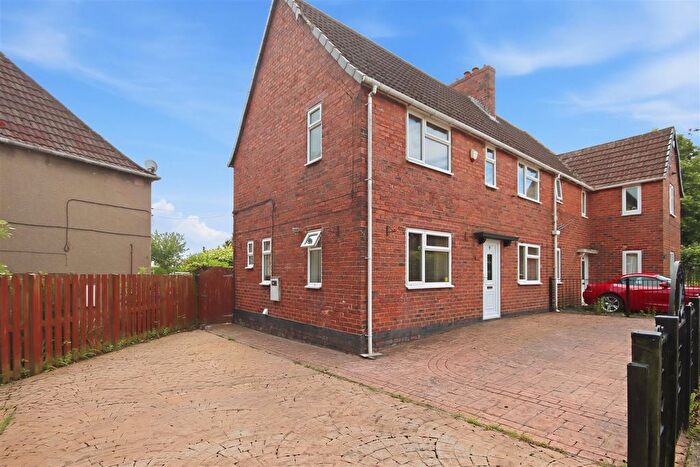 3 Bedroom Semi-Detached House For Sale In Boythorpe Crescent, Boythorpe, Chesterfield, S40