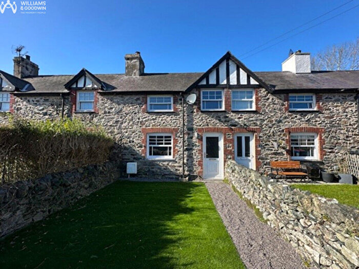 2 Bedroom Cottage For Sale In Cefn Capel, Llanfairpwllgwyngyll, Anglesey, LL61
