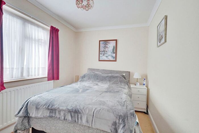 2 Bedroom Detached Bungalow For Sale In Cedar Road, Benfleet, SS7