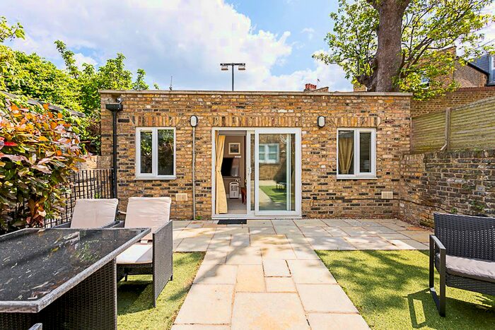 Studio To Rent In Fulham Road, London, SW6