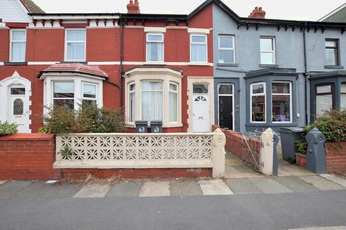 2 Bedroom Flat To Rent In Warbreck Drive, Blackpool, Lancashire, FY2