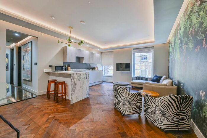 2 Bedroom Flat To Rent In Sandringham Court, Soho, London, W1F