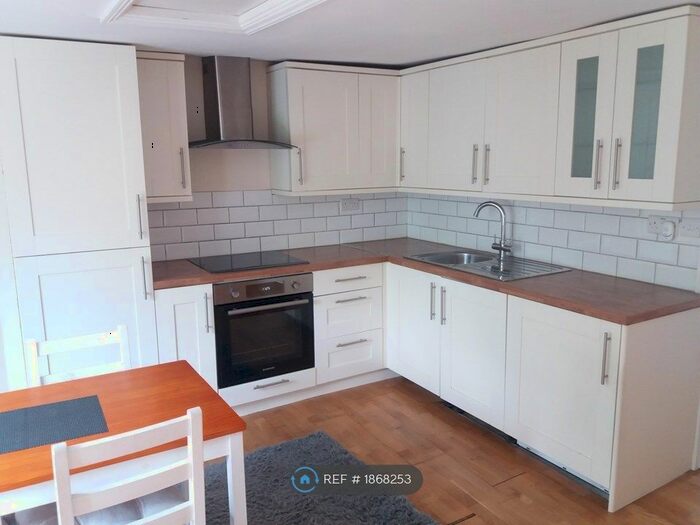 1 Bedroom Flat To Rent In Mount Ephraim, Tunbridge Wells, TN4
