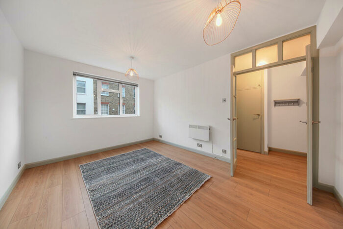 1 Bedroom Flat To Rent In Hampstead Lodge, - Bell Street, NW1