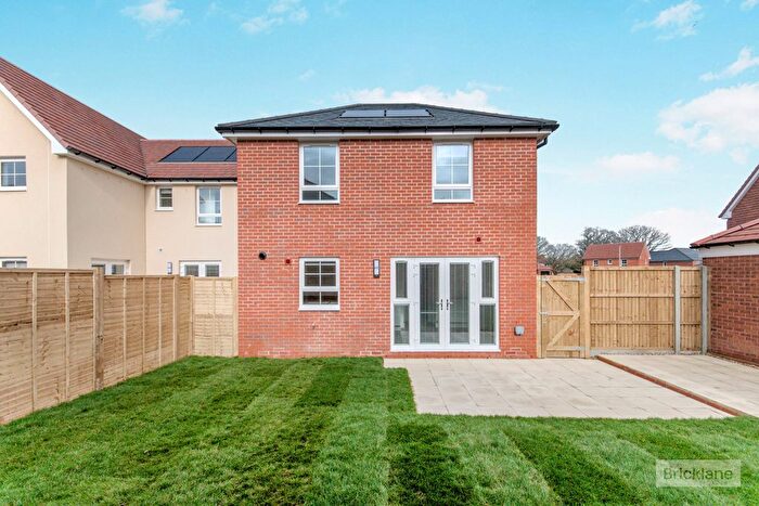 4 Bedroom Detached House To Rent In Ross Frames Grove, Hailsham, BN27