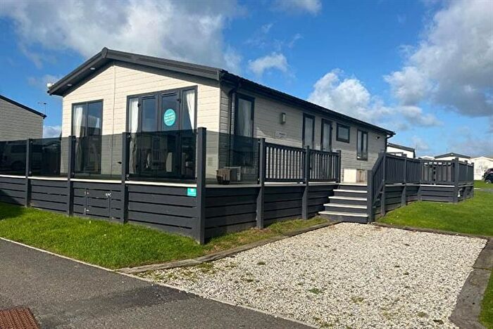 2 Bedroom Mobile/park Home For Sale In Maer Lane, Bude, EX23