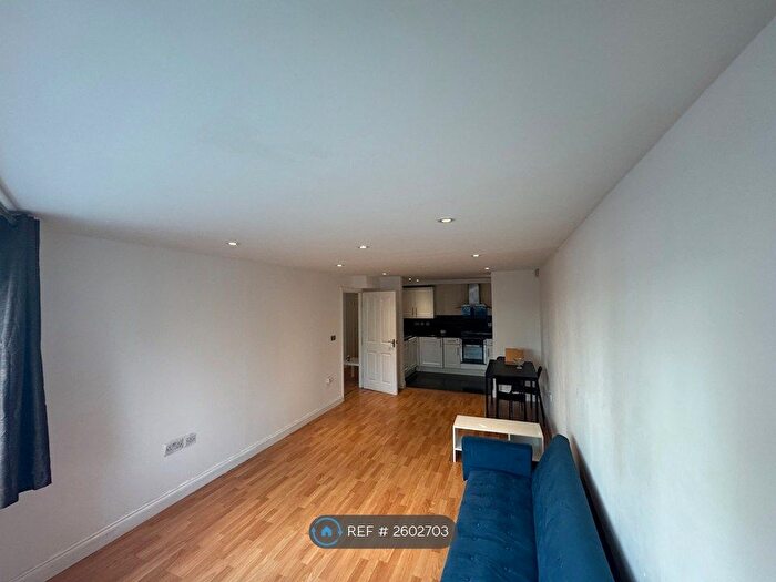 2 Bedroom Flat To Rent In Gateway Court, Sutton, SM1