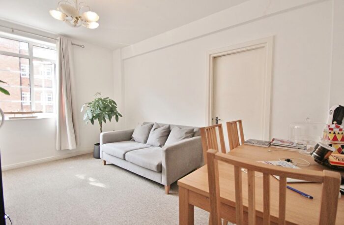 2 Bedroom Flat To Rent In Latymer Court, Hammersmith Road, Hammersmith, W6