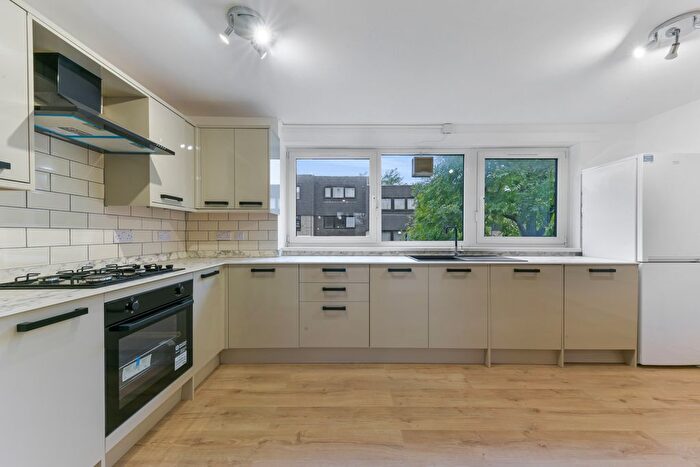 4 Bedroom Flat To Rent In Ericcson Close, SW18