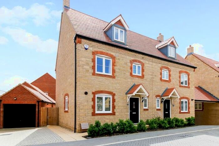 4 Bedroom Semi-Detached House To Rent In Wetherby Road, Bicester, OX26