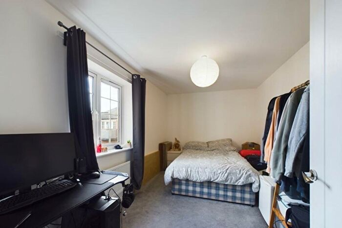 2 Bedroom Apartment For Sale In Woods Road, Chichester, PO19