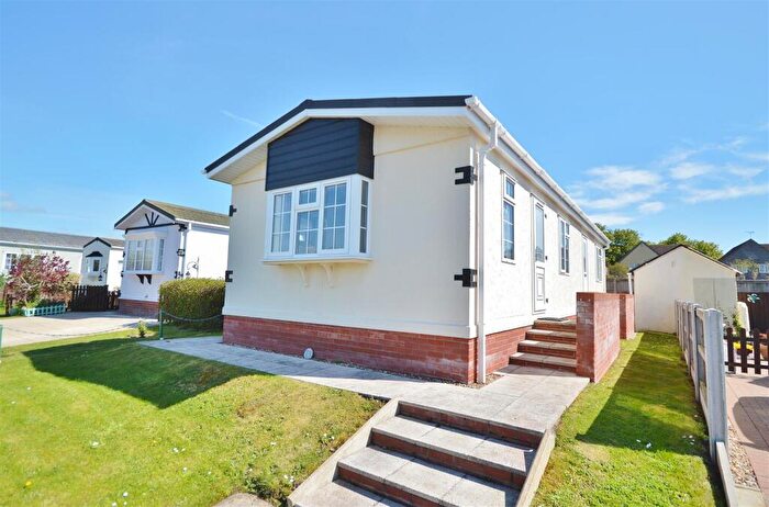 2 Bedroom Park Home For Sale In Greenlawns, St. Osyth Road East, Little Clacton, CO16