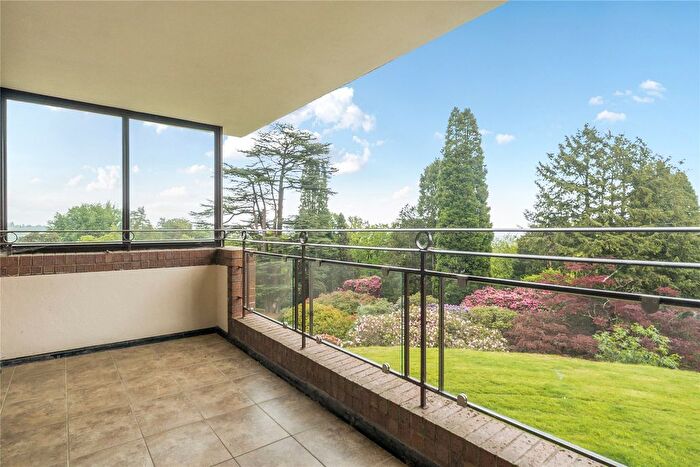 2 Bedroom Flat For Sale In Lythe Hill Park, Haslemere, Surrey, GU27