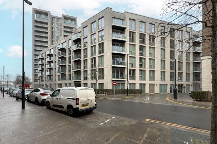 2 Bedroom Flat To Rent In Schooner Road, London, E16