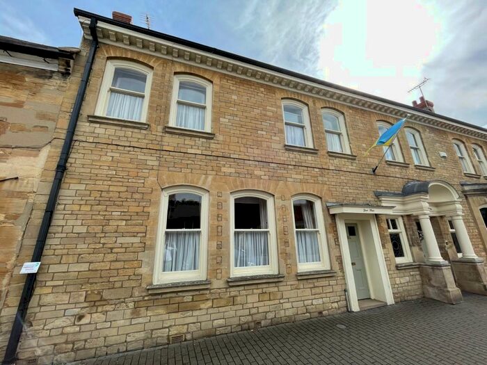 4 Bedroom Terraced House To Rent In High Street, Olney, MK46