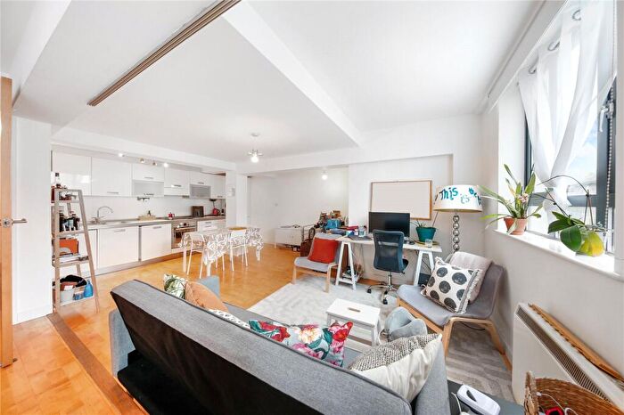 Apartment To Rent In Louisa Street, London, E1