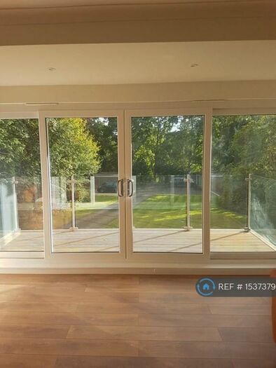 2 Bedroom Flat To Rent In The Avenue, Beckenham, BR3