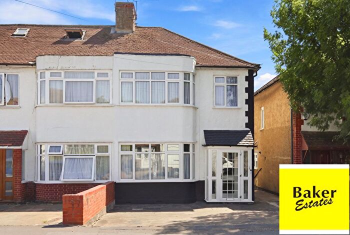 3 Bedroom End Of Terrace House For Sale In Roding Lane North, Woodford Green, IG8
