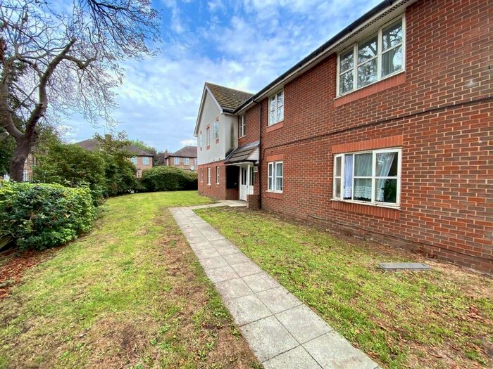 2 Bedroom Flat To Rent In Reid Close, Hayes, UB3