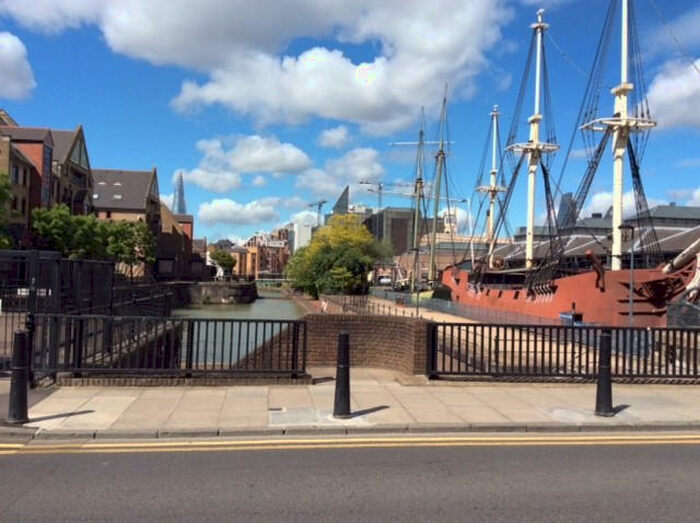 Apartment To Rent In Discovery Walk, London, E1W