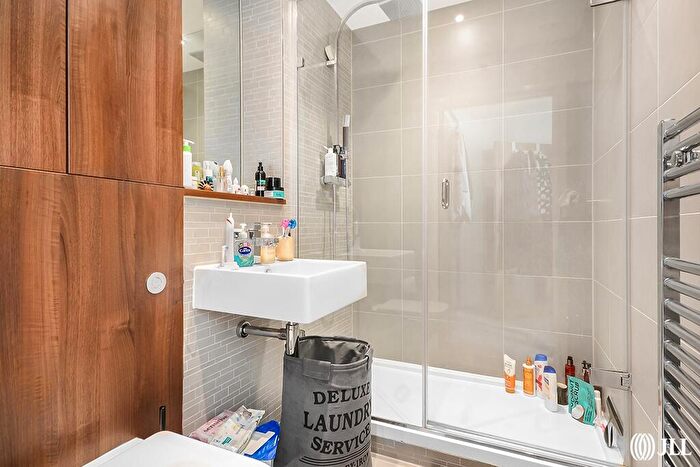 2 Bedroom Apartment To Rent In Woodberry Grove London, N4