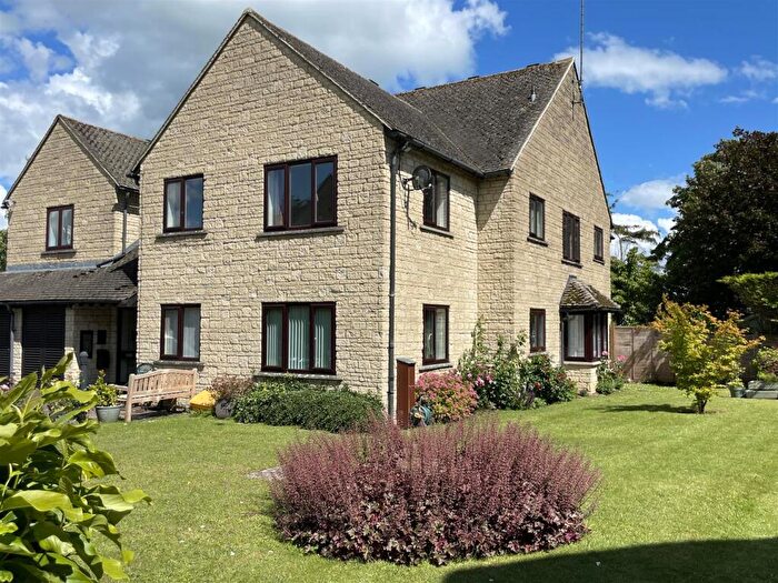 2 Bedroom Flat For Sale In Pegasus Court, Bourton-On-The-Water, Cheltenham, GL54