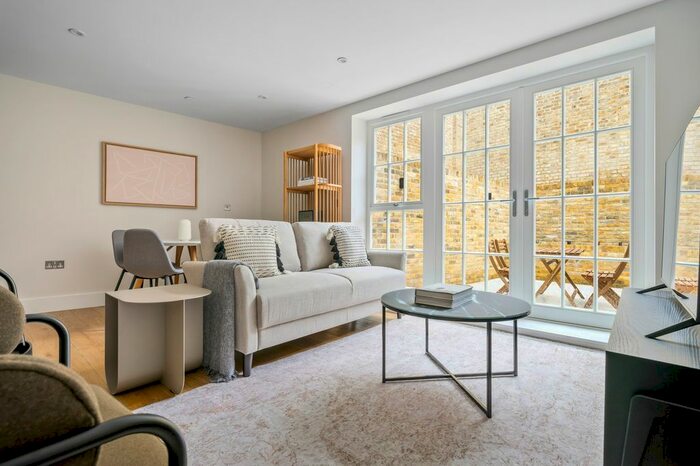 2 Bedroom Flat To Rent In Waterloo, London, SE1