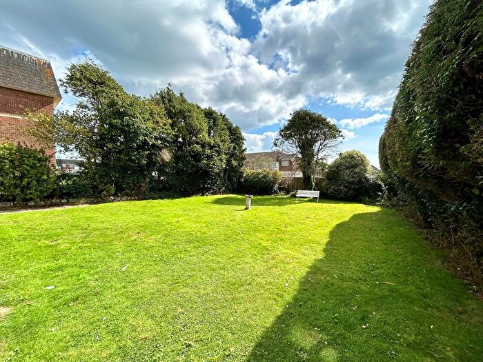 2 Bedroom Flat For Sale In Collington Avenue, Bexhill On Sea, TN39